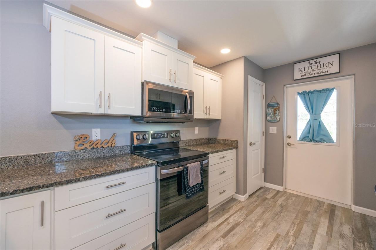 Photo 8 of 20: Granite countertops, range, microwave