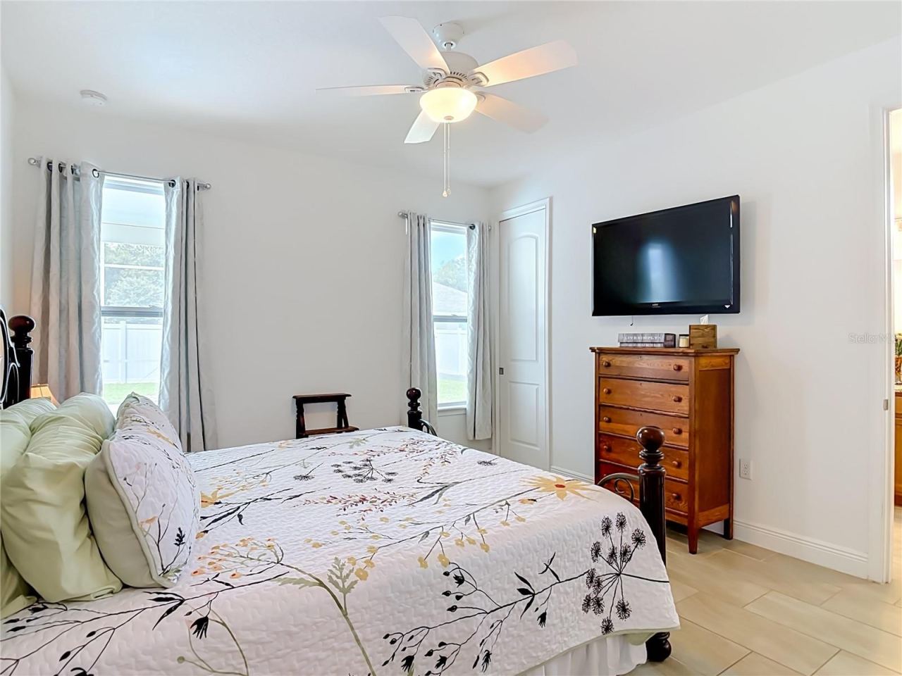 Photo 13 of 20: Primary Bedroom