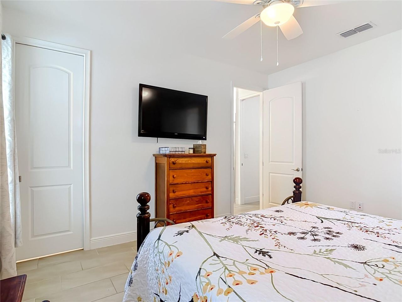 Photo 15 of 20: Extra pocket door to closet