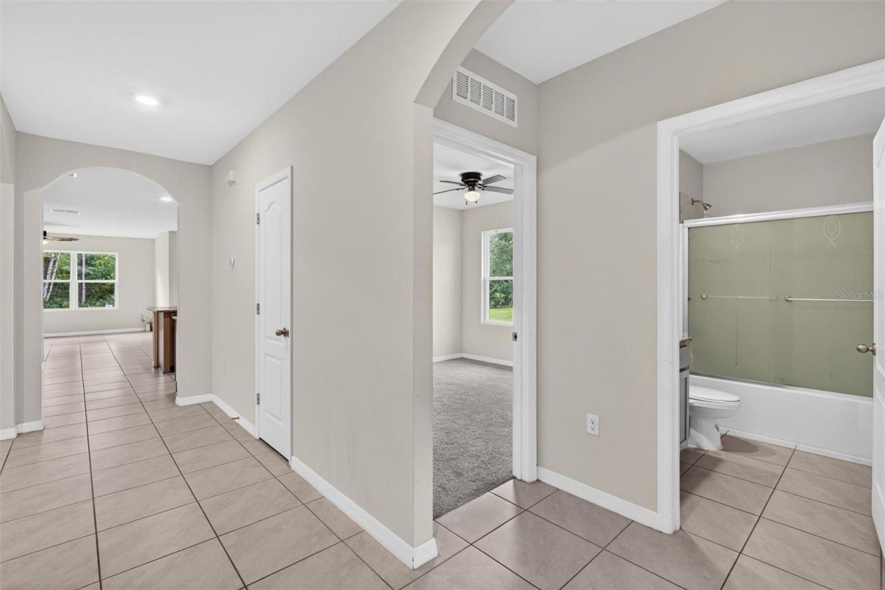 Photo 7 of 20: Foyer View