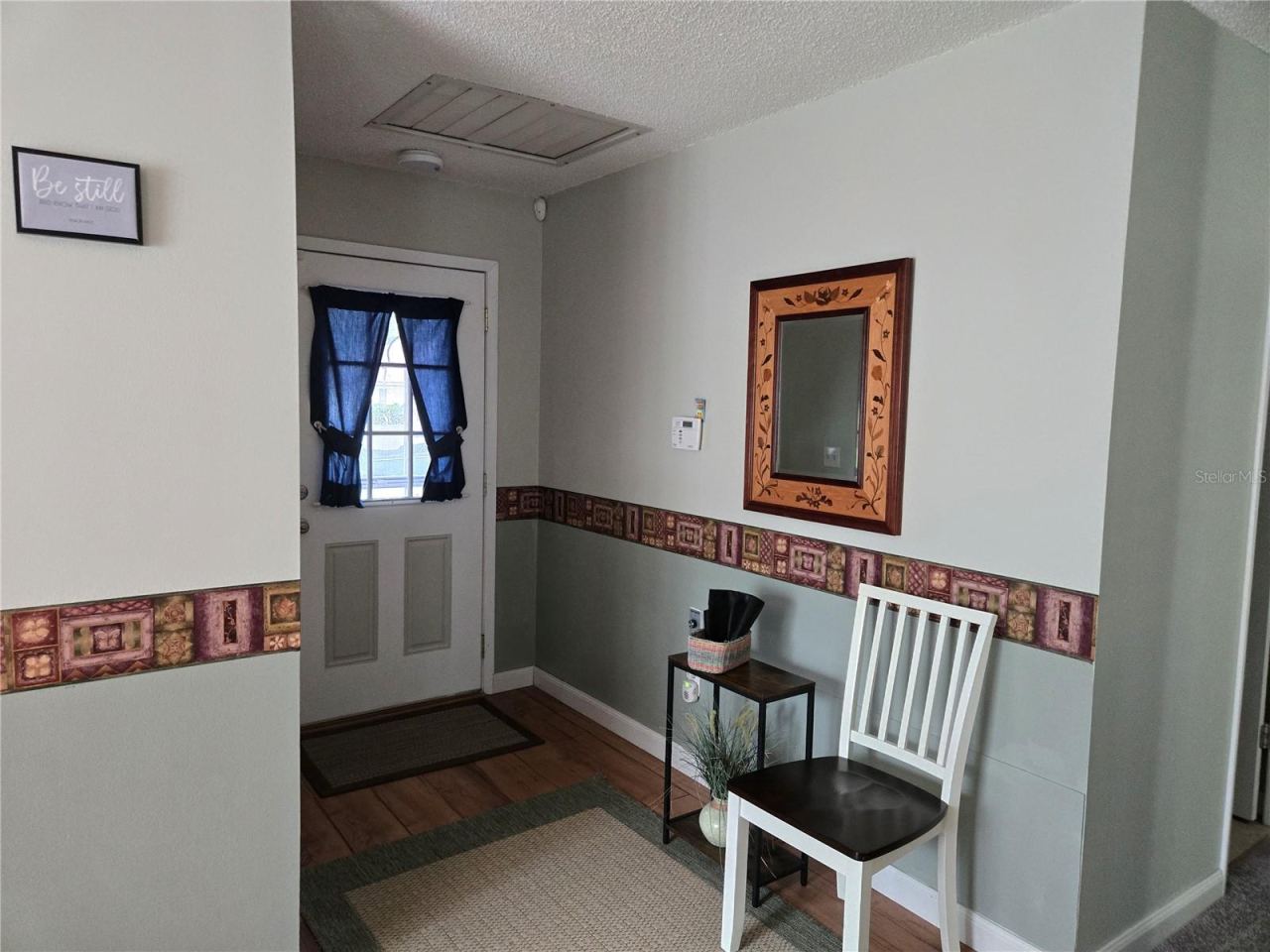 Photo 3 of 20: Foyer