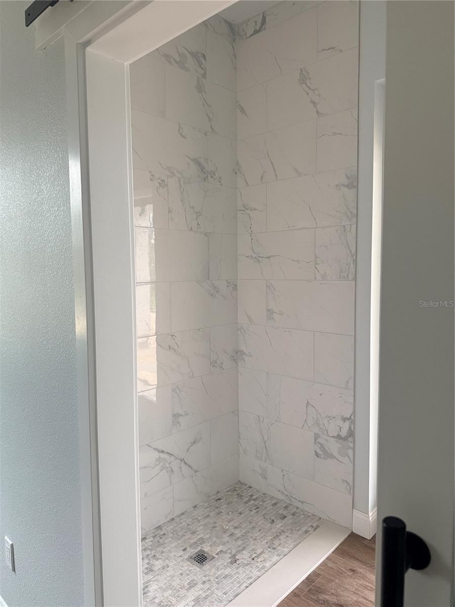 Photo 14 of 20: rear Primary Shower