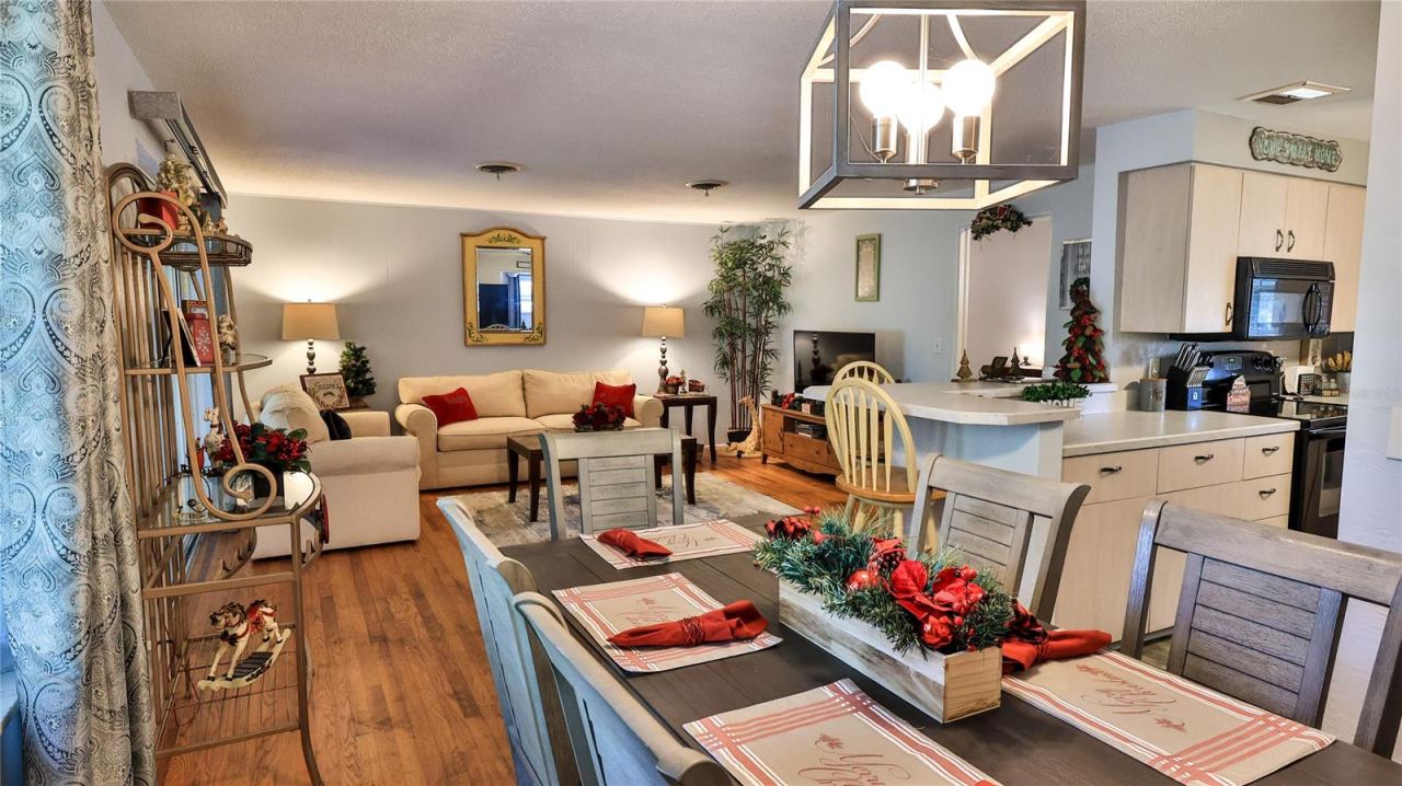 Photo 6 of 20: Dining Room to Living Room