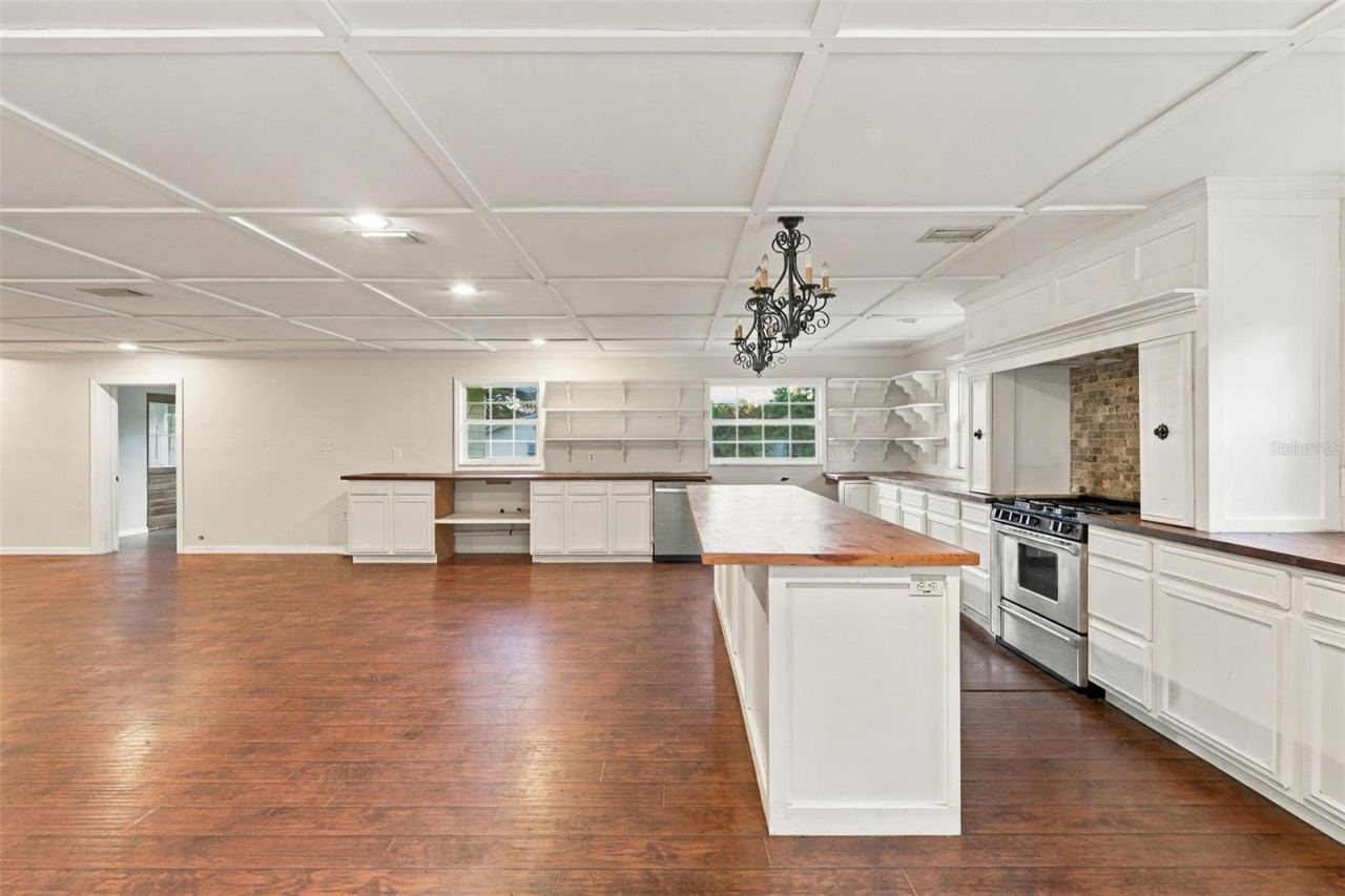 Photo 13 of 20: Kitchen and Dinning