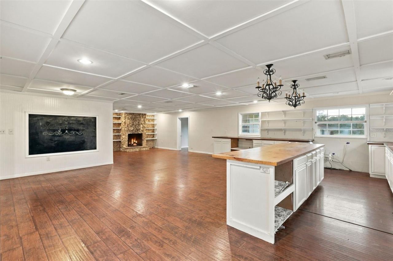Photo 14 of 20: Kitchen and Dinning