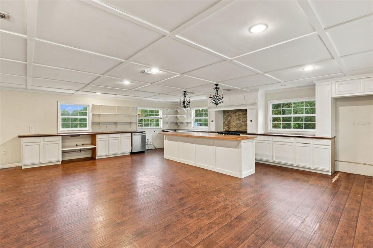 Photo 10 of 20: Kitchen and Dinning