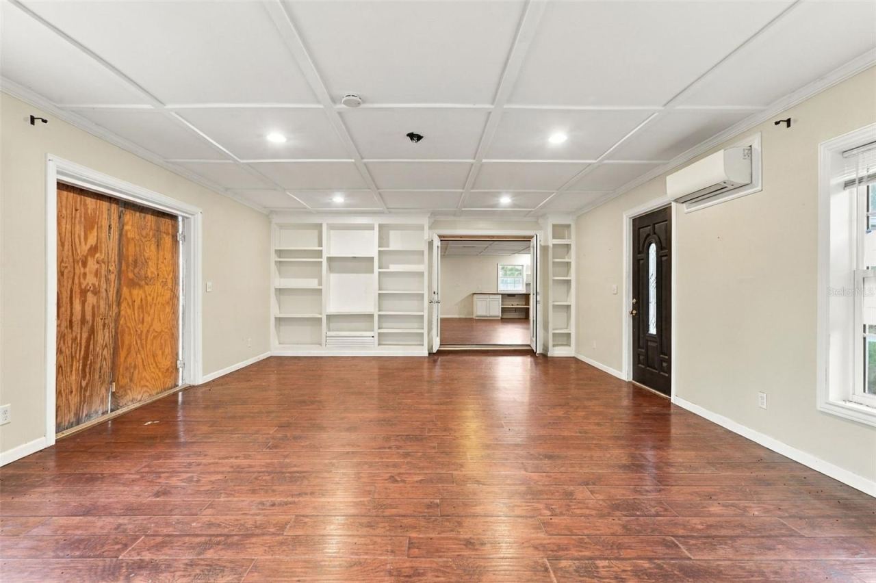 Photo 9 of 20: Family Room