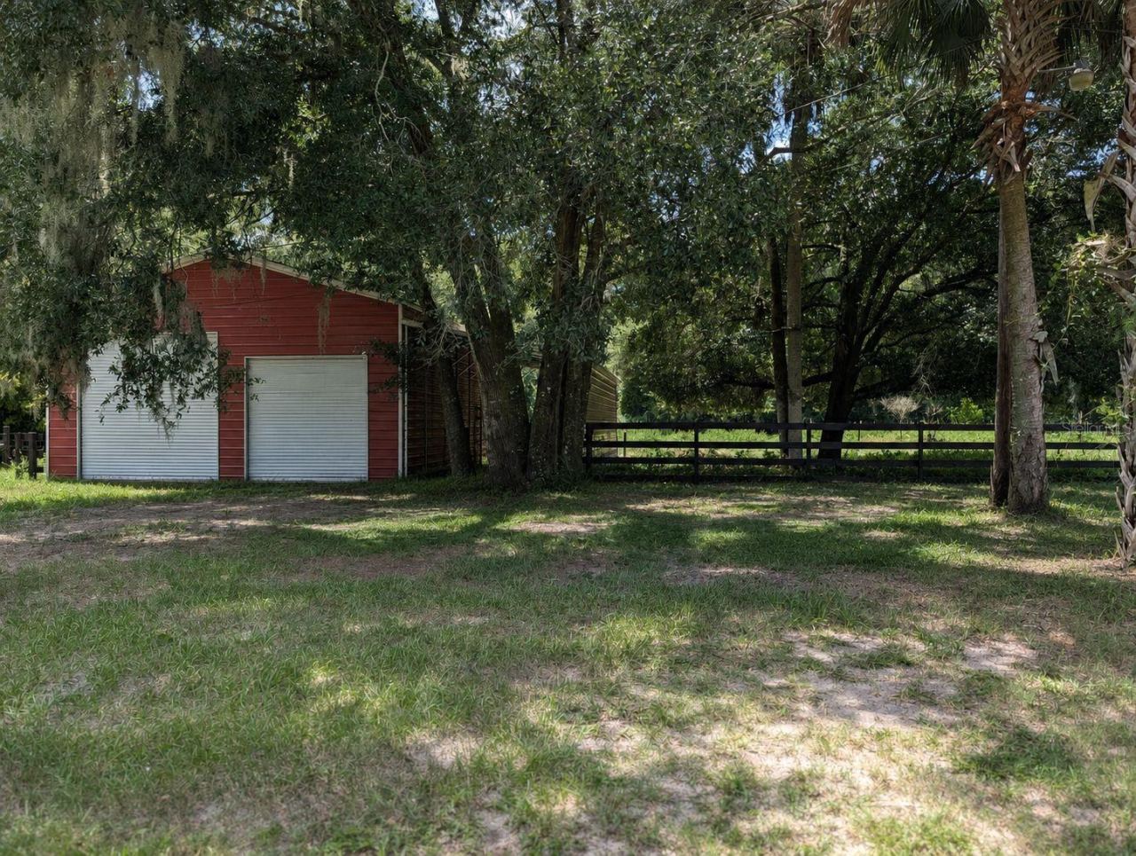Photo 10 of 14: Barn/Garage Right Side