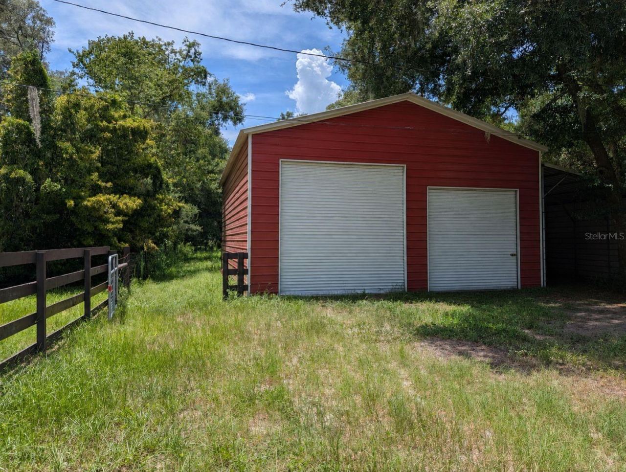 Photo 3 of 14: Barn/Garage Front