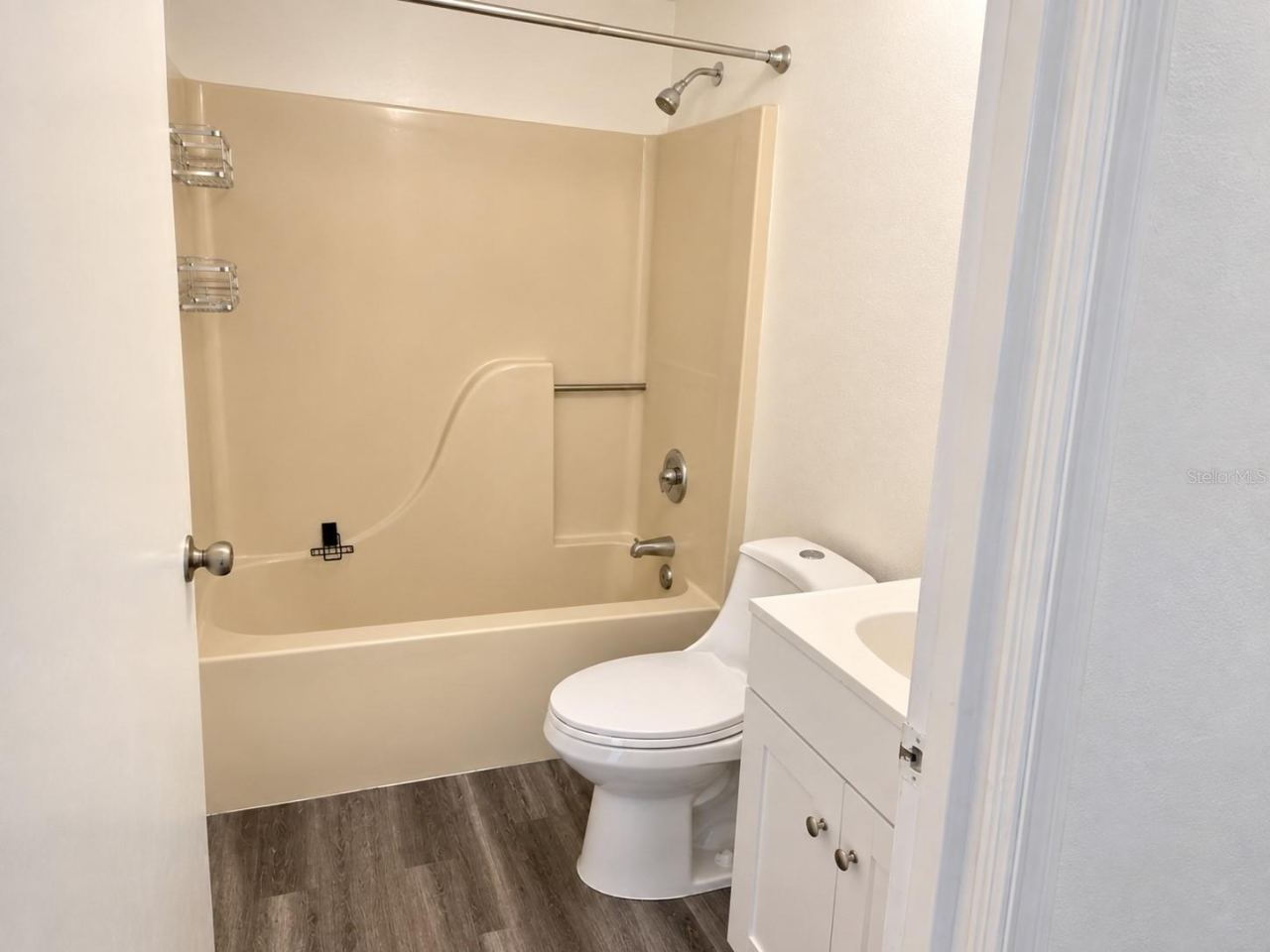 Photo 9 of 12: Hall Bath