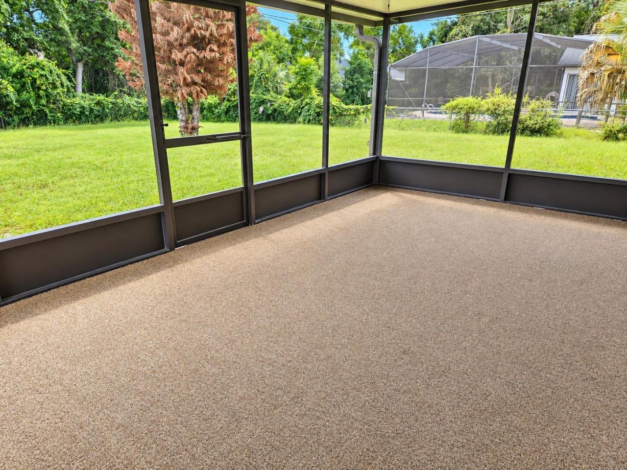 Photo 11 of 12: Screen Porch