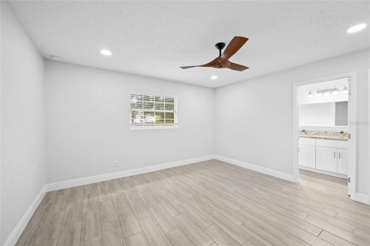 Photo 16 of 20: Primary Suite