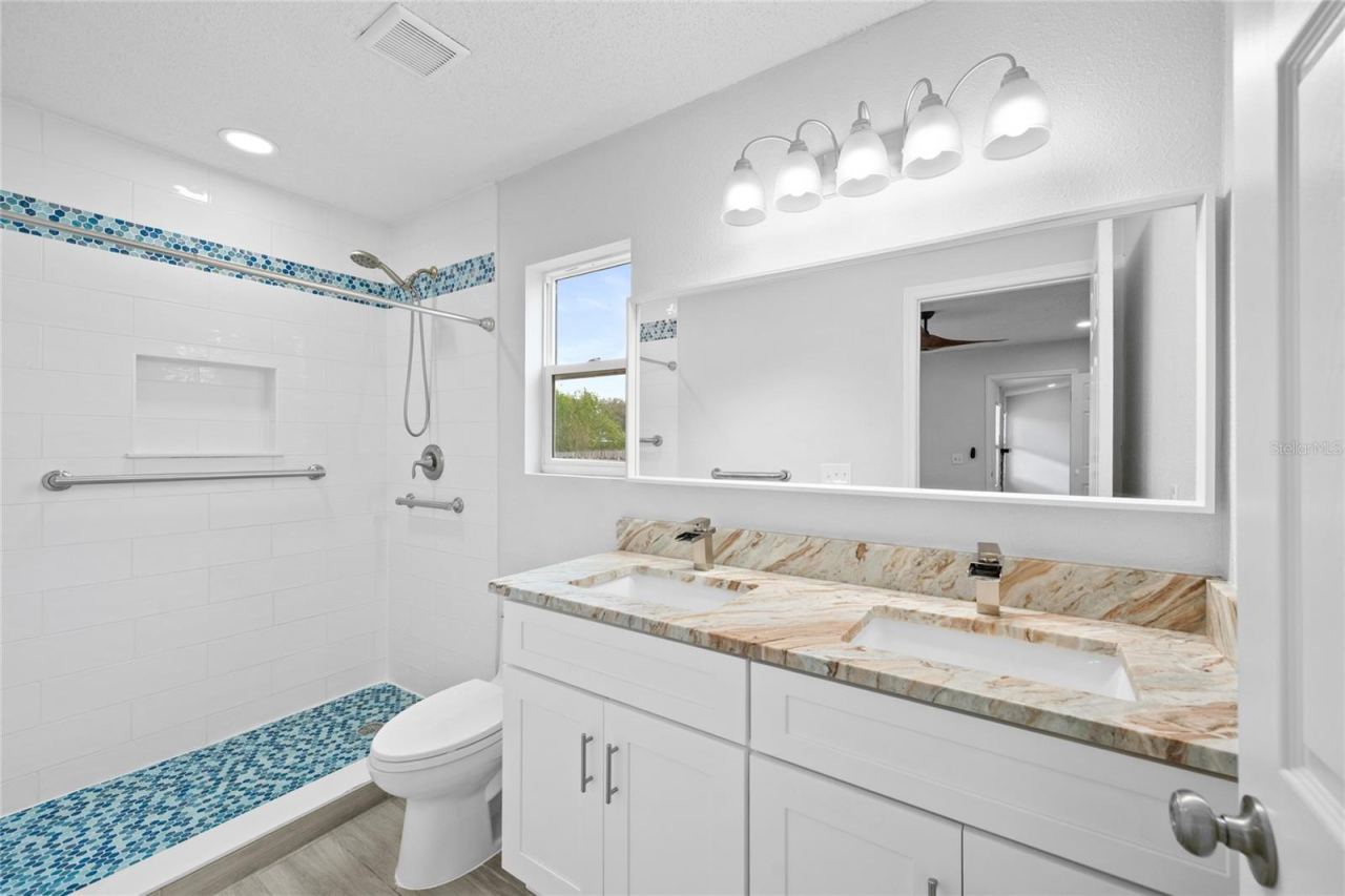 Photo 18 of 20: Primary Bath