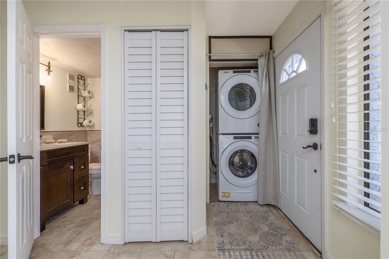 Photo 13 of 20: Laundry Area