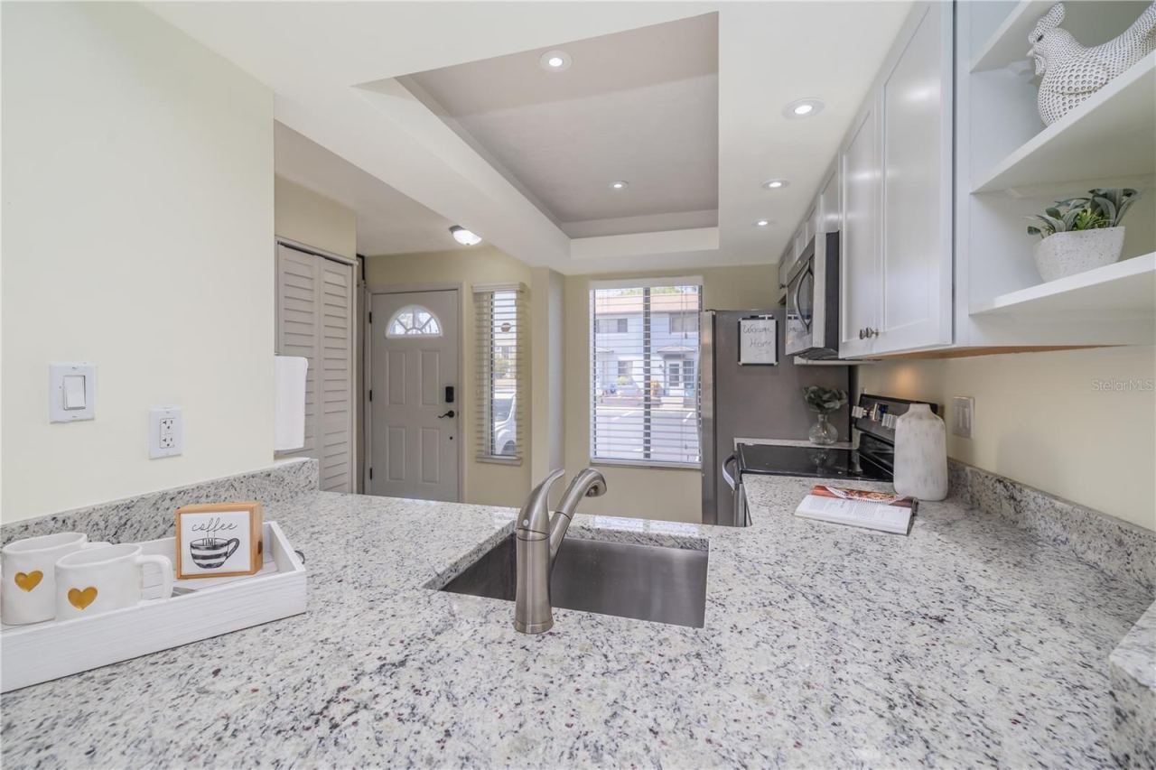 Photo 9 of 20: Kitchen w/stone counter