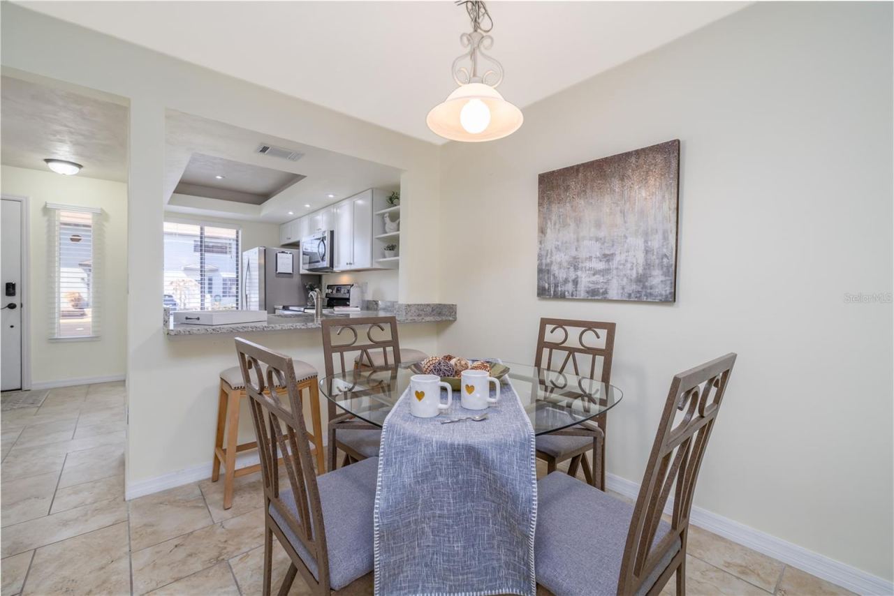 Photo 8 of 20: Dining Area