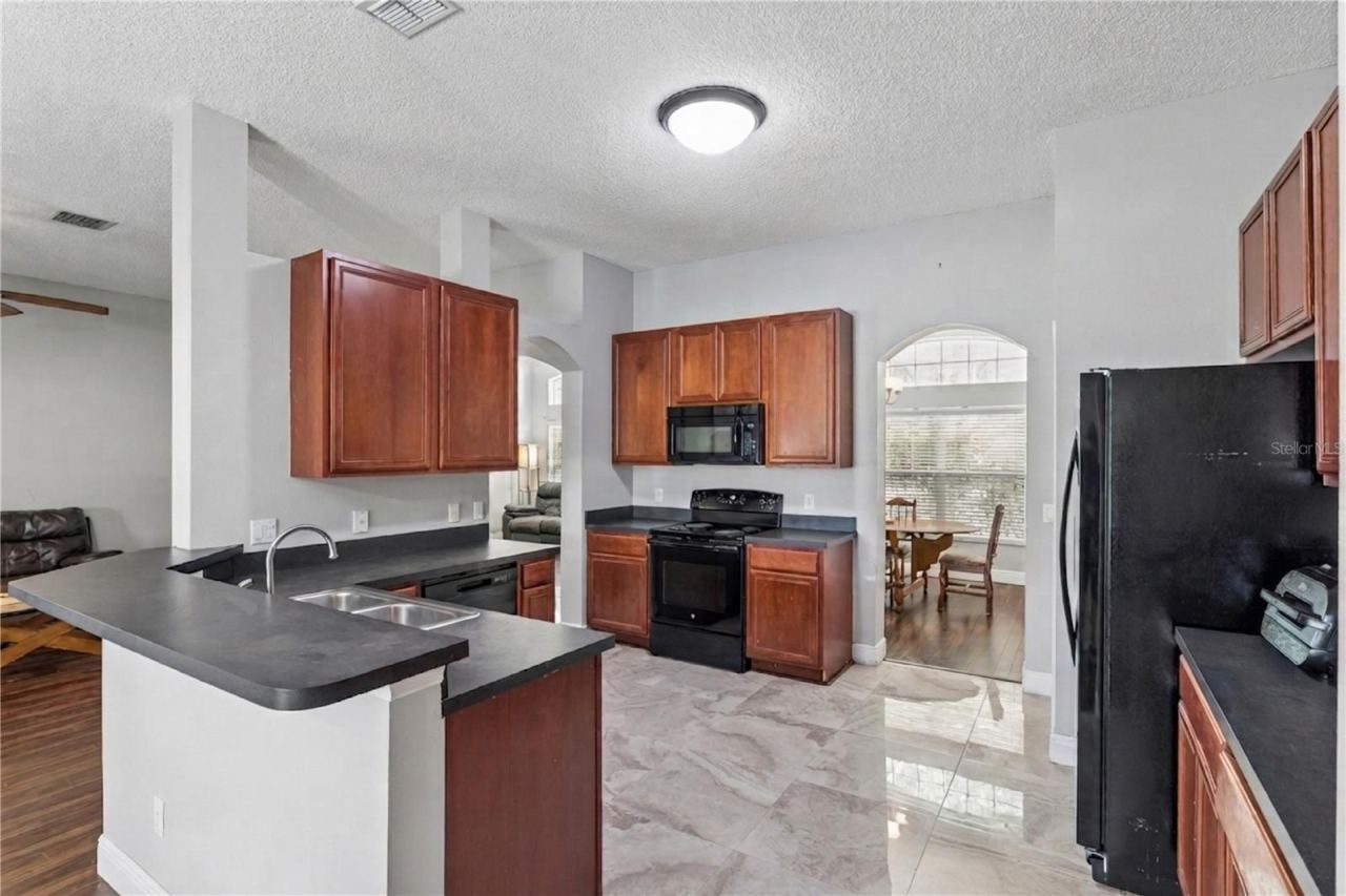 Photo 19 of 20: Open Kitchen with marble floors