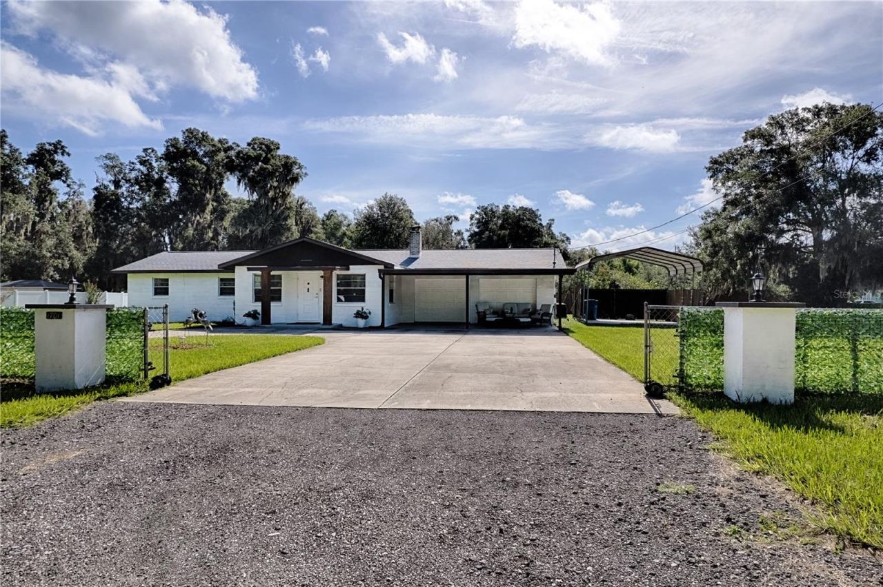 Photo 3 of 20: property