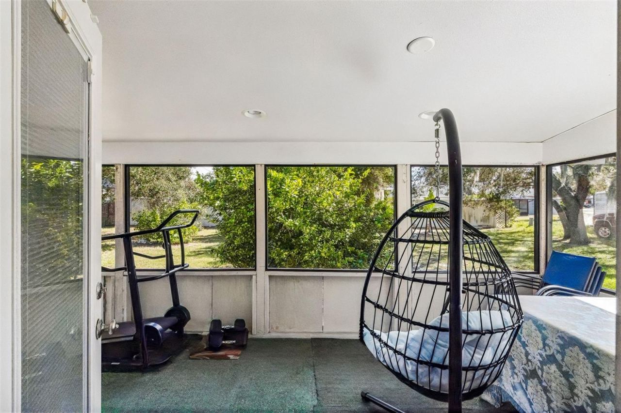 Photo 18 of 19: Large Enclosed Rear Patio