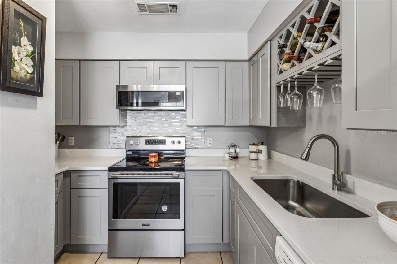 Photo 4 of 19: Fully Remodeled Kitchen