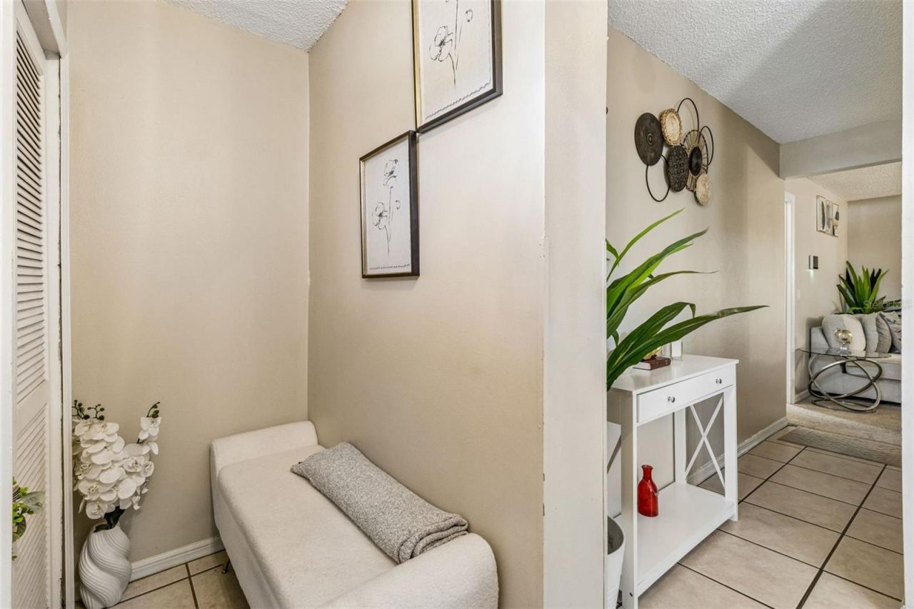Photo 3 of 19: Foyer, Welcome Home