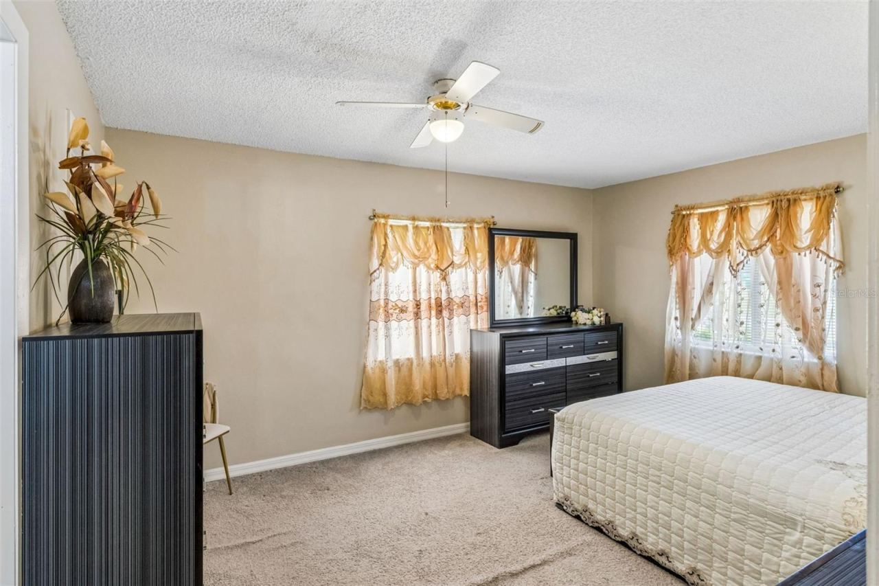 Photo 12 of 19: Split bedroom floor plan