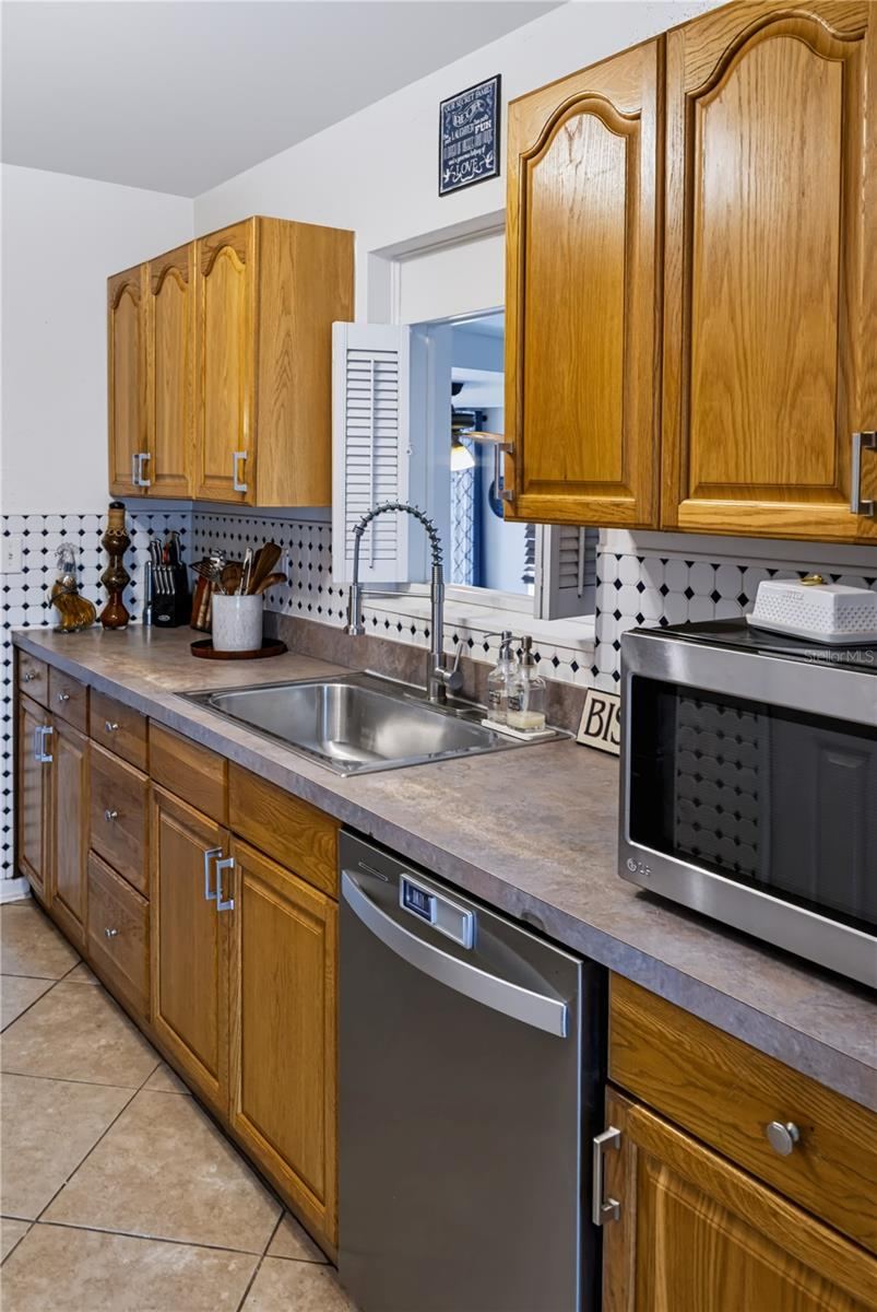 Photo 4 of 20: SOLID OAK CABINETS WITH STAINLESS STEEL PULLS