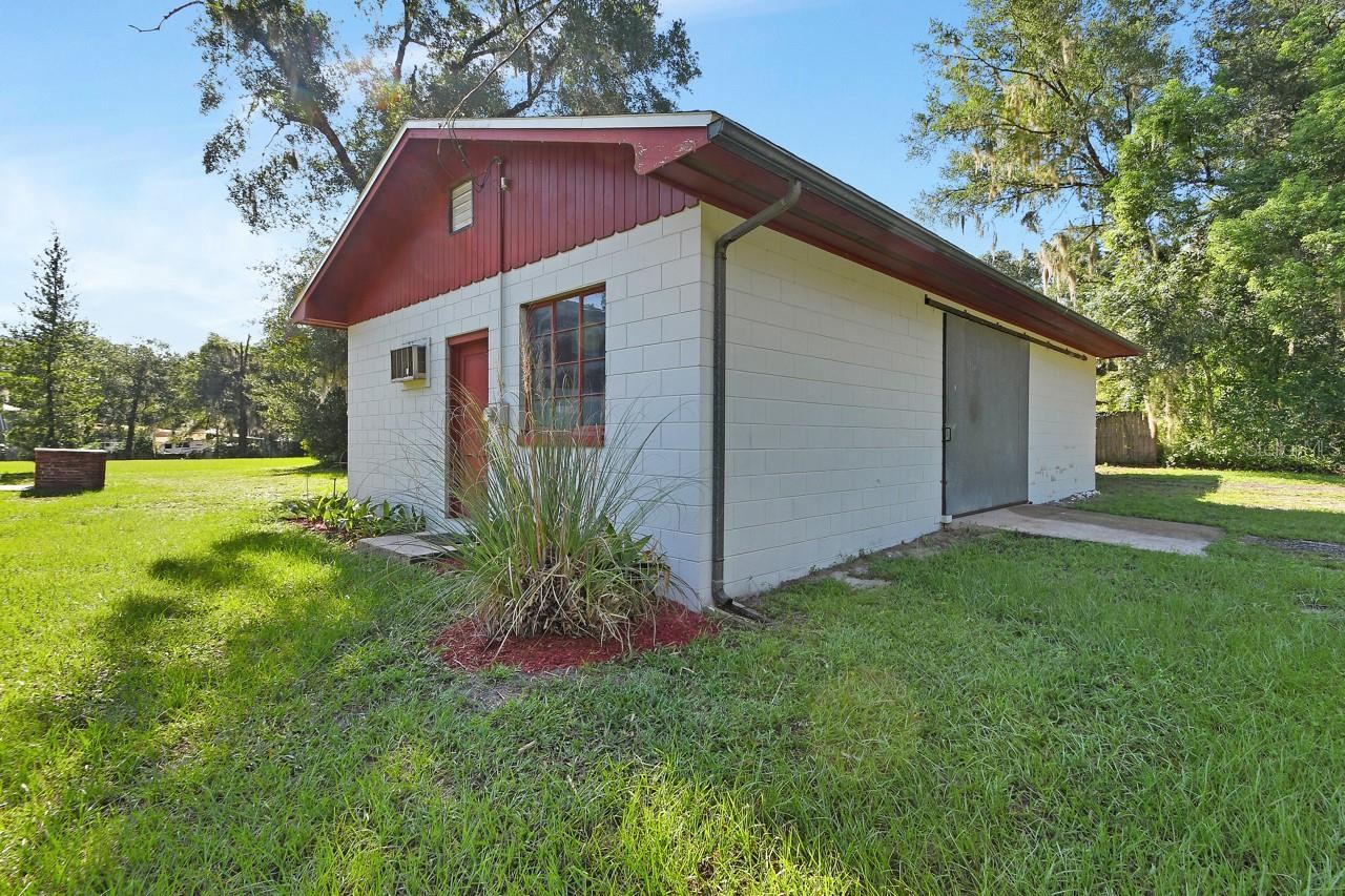 Photo 10 of 20: Detached Workshop/Garage