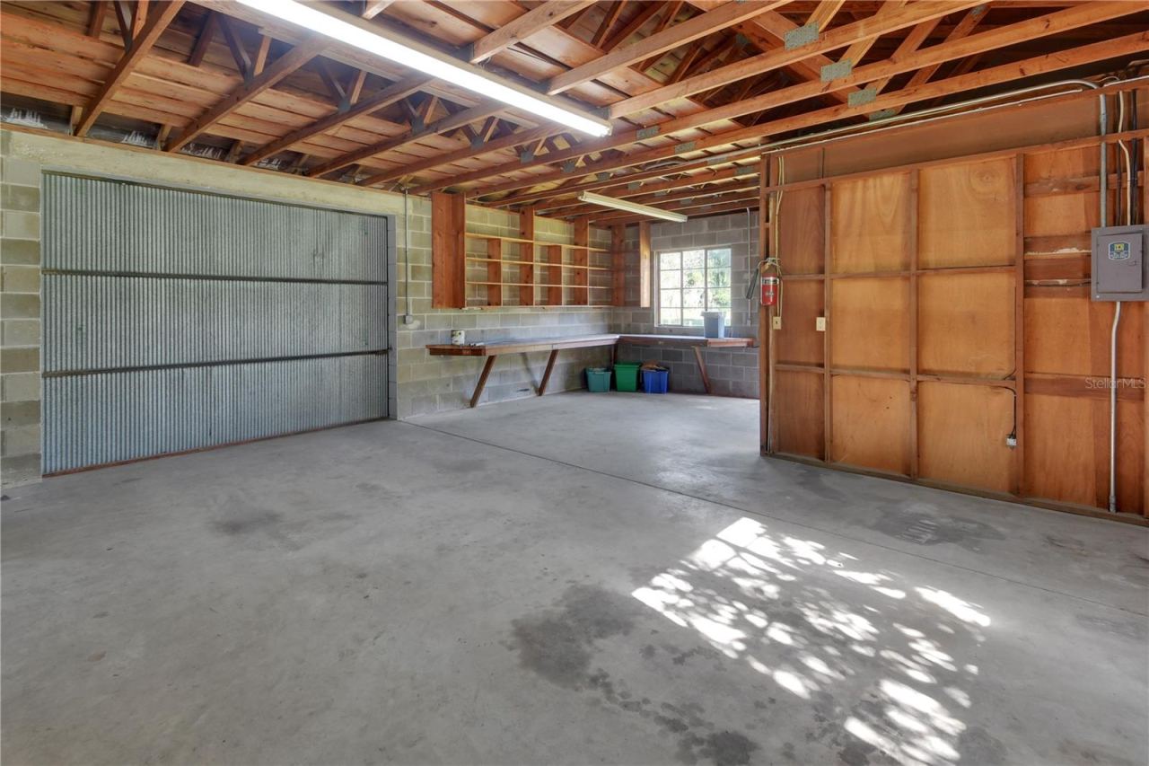 Photo 11 of 20: Workshop/ Garage