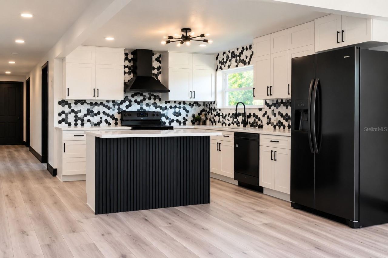 Photo 5 of 16: Kitchen