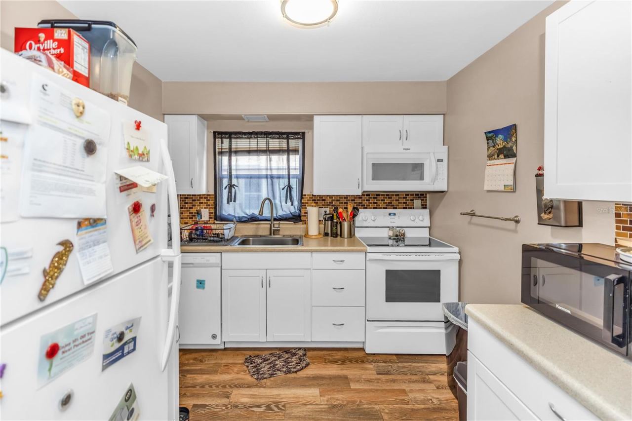 Photo 6 of 15: Kitchen