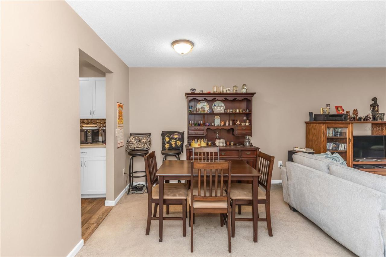 Photo 3 of 15: Dining Room