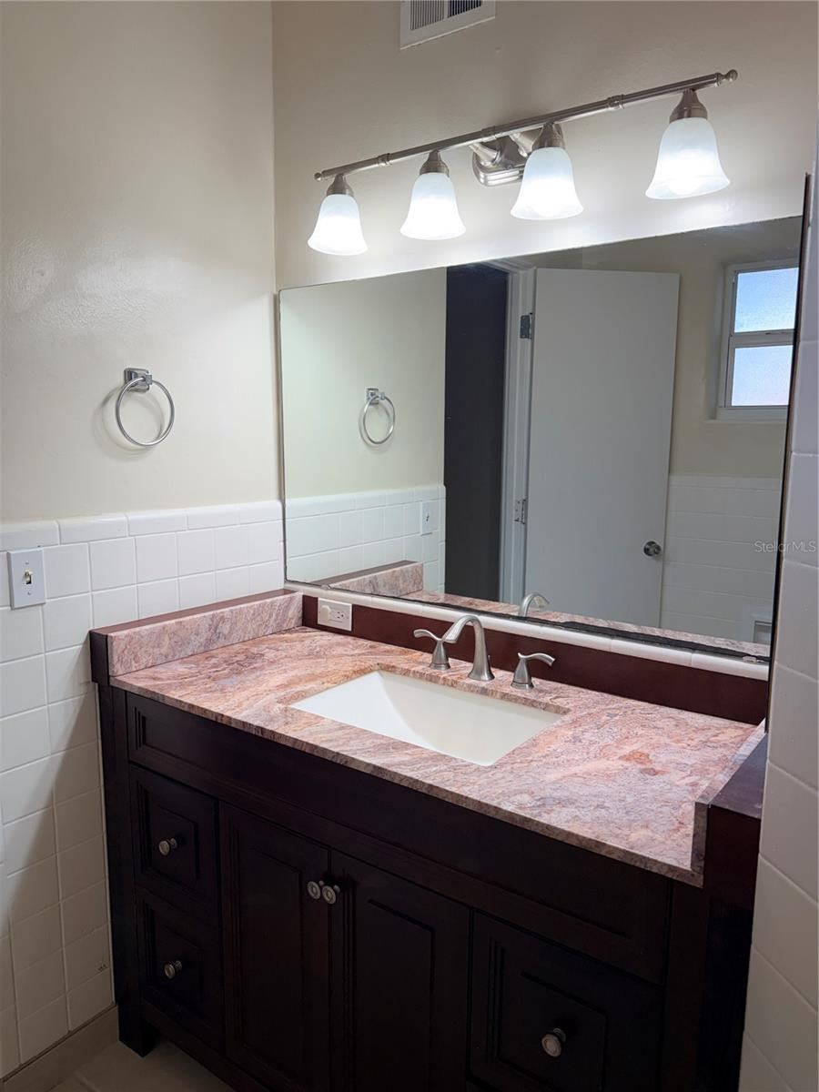 Photo 13 of 20: 2nd primary suite bathroom