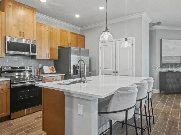 Photo 4 of 20: Model home - actual features may vary.