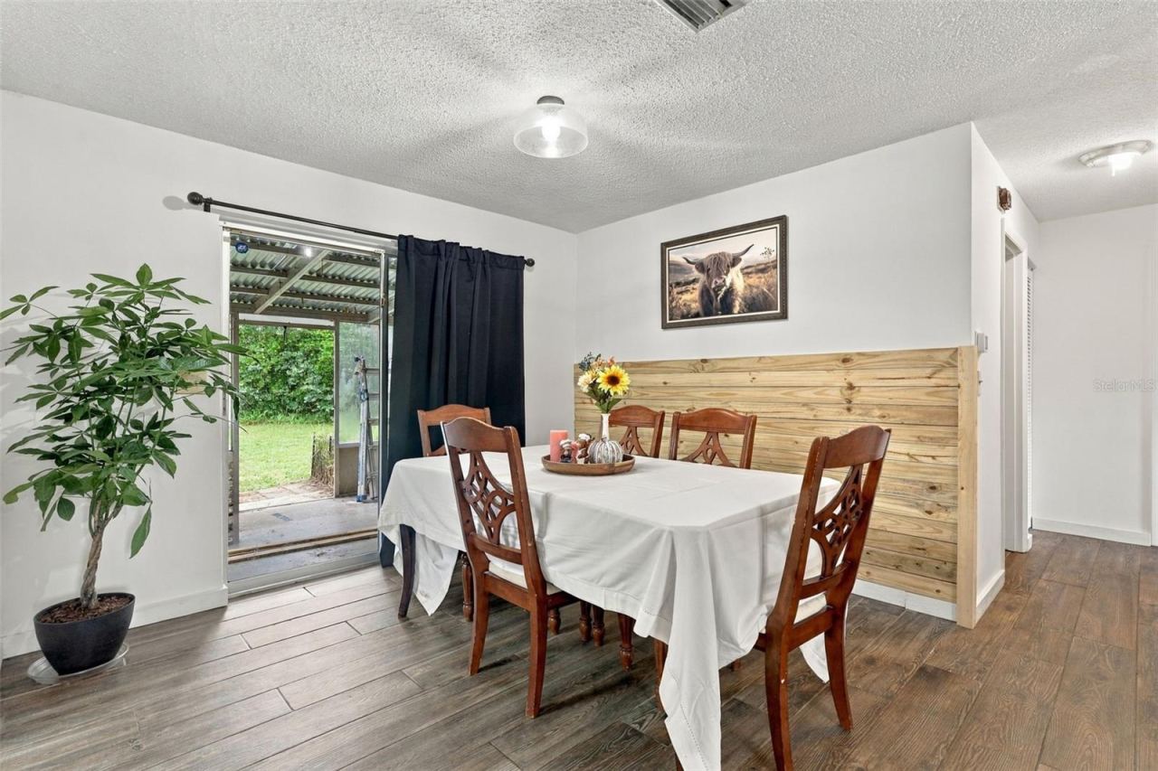 Photo 6 of 20: Dining Room