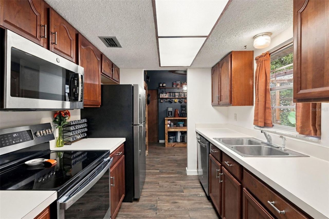 Photo 8 of 20: Kitchen