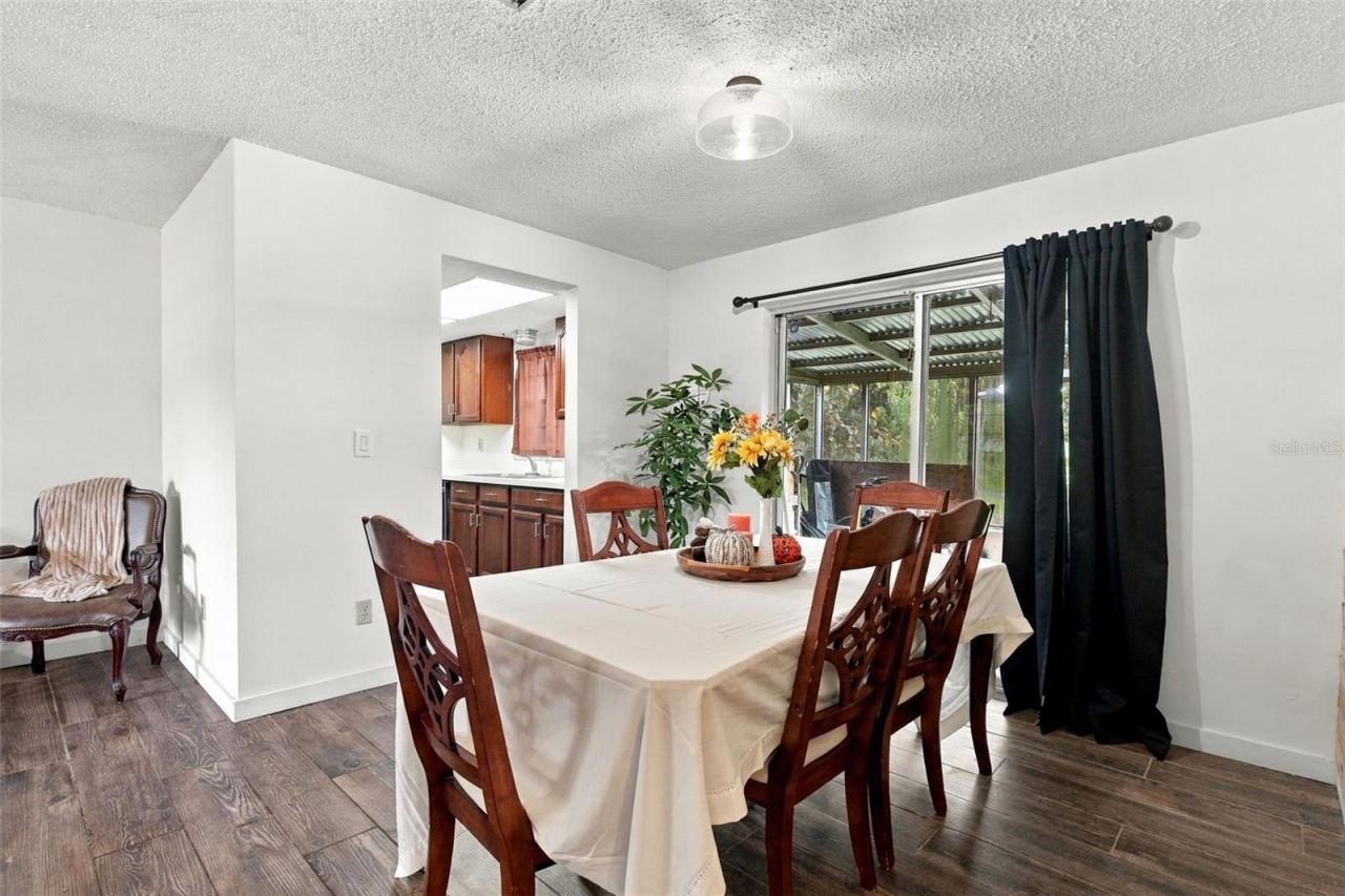 Photo 7 of 20: Dining Room