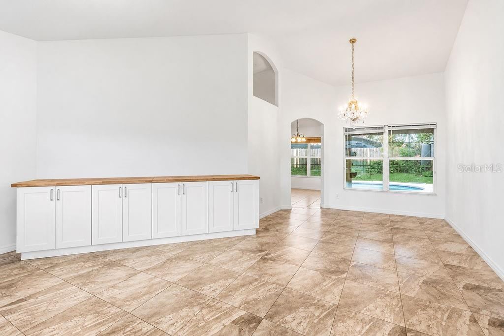 Photo 6 of 20: Living Room/Dining Room