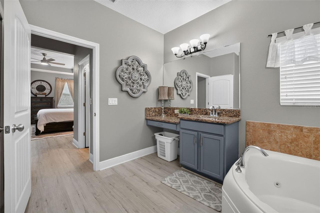 Photo 19 of 20: Ensuite bathroom towards dual walk-in closet and bedroom