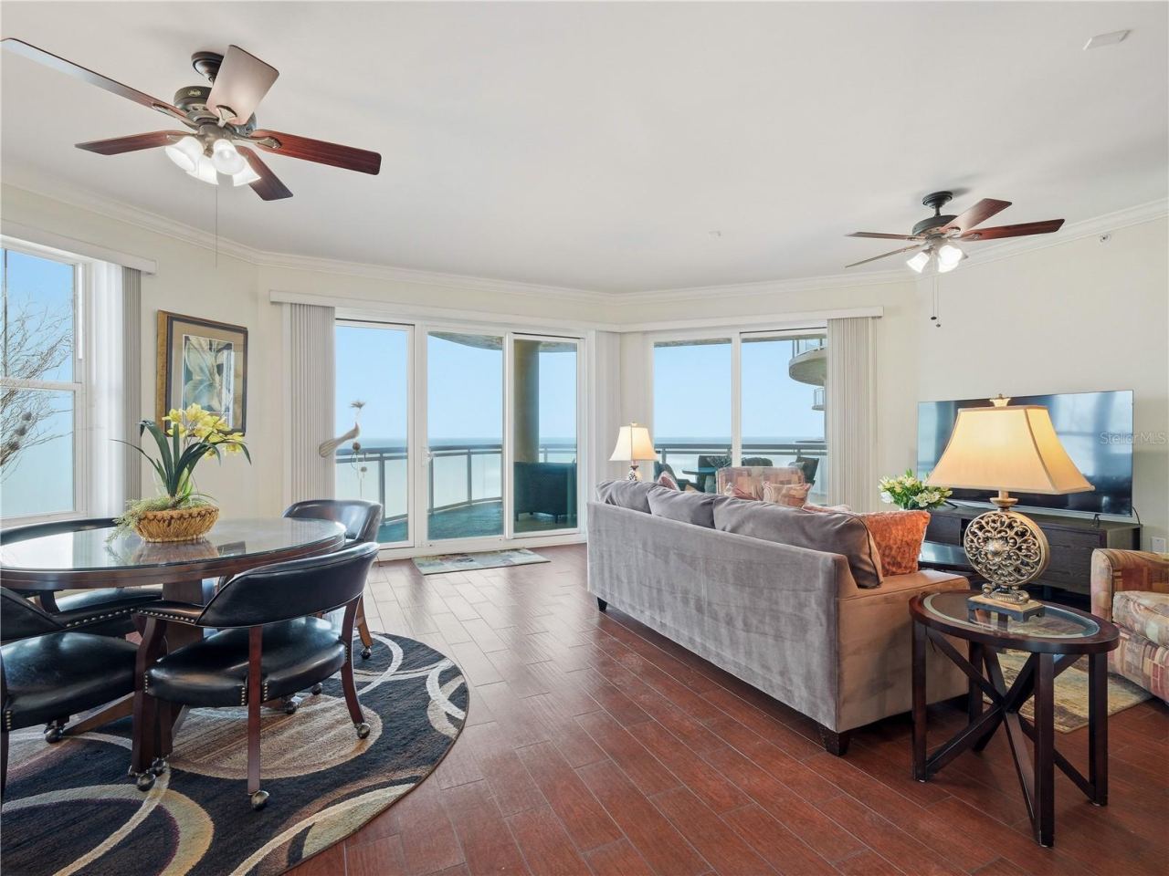 Photo 20 of 20: LIVING/DINING ROOM