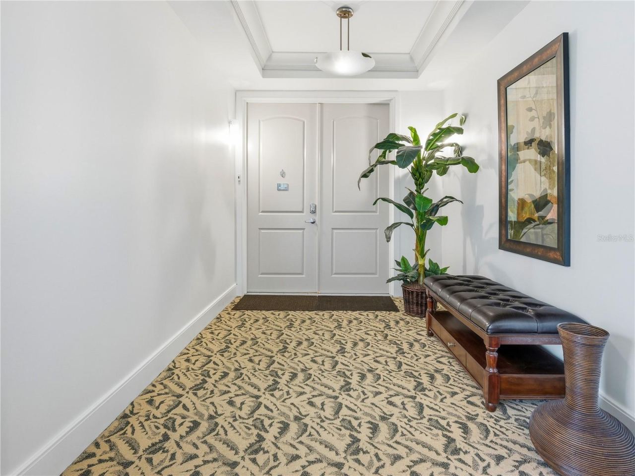Photo 6 of 20: FOYER TO UNIT