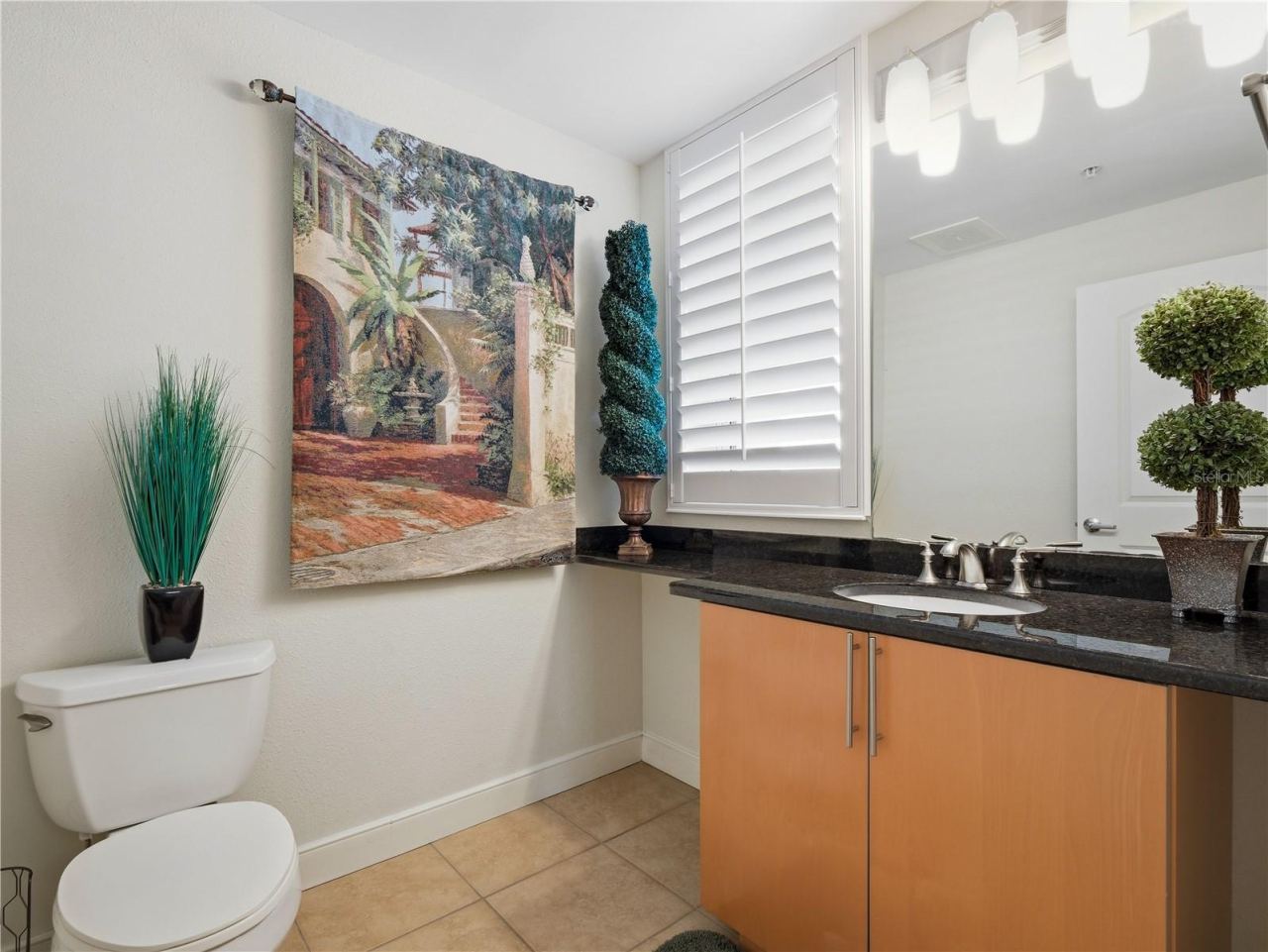 Photo 13 of 20: POWDER ROOM
