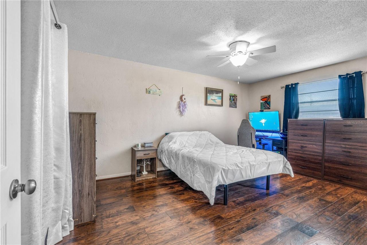 Photo 18 of 20