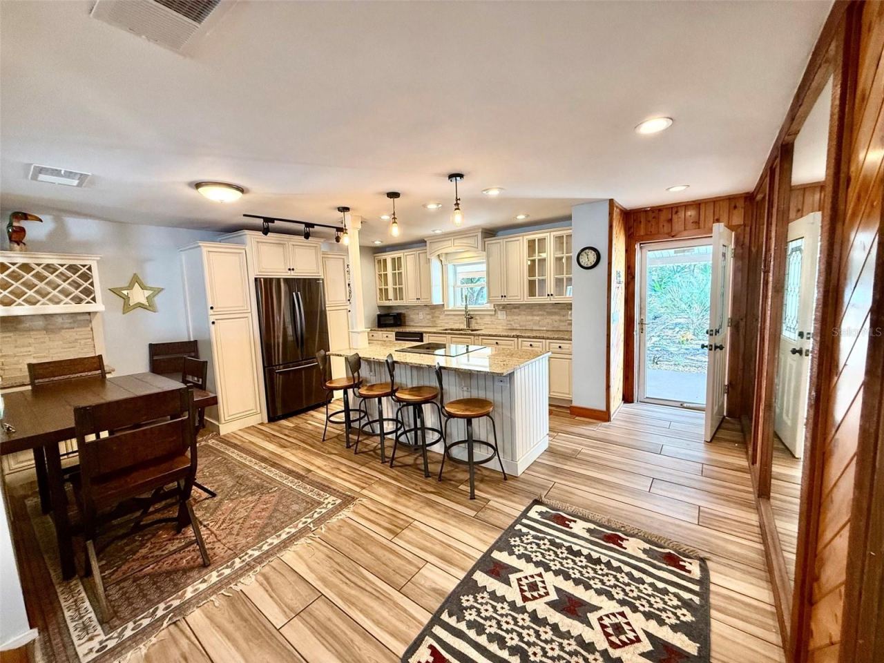 Photo 3 of 15: Kitchen