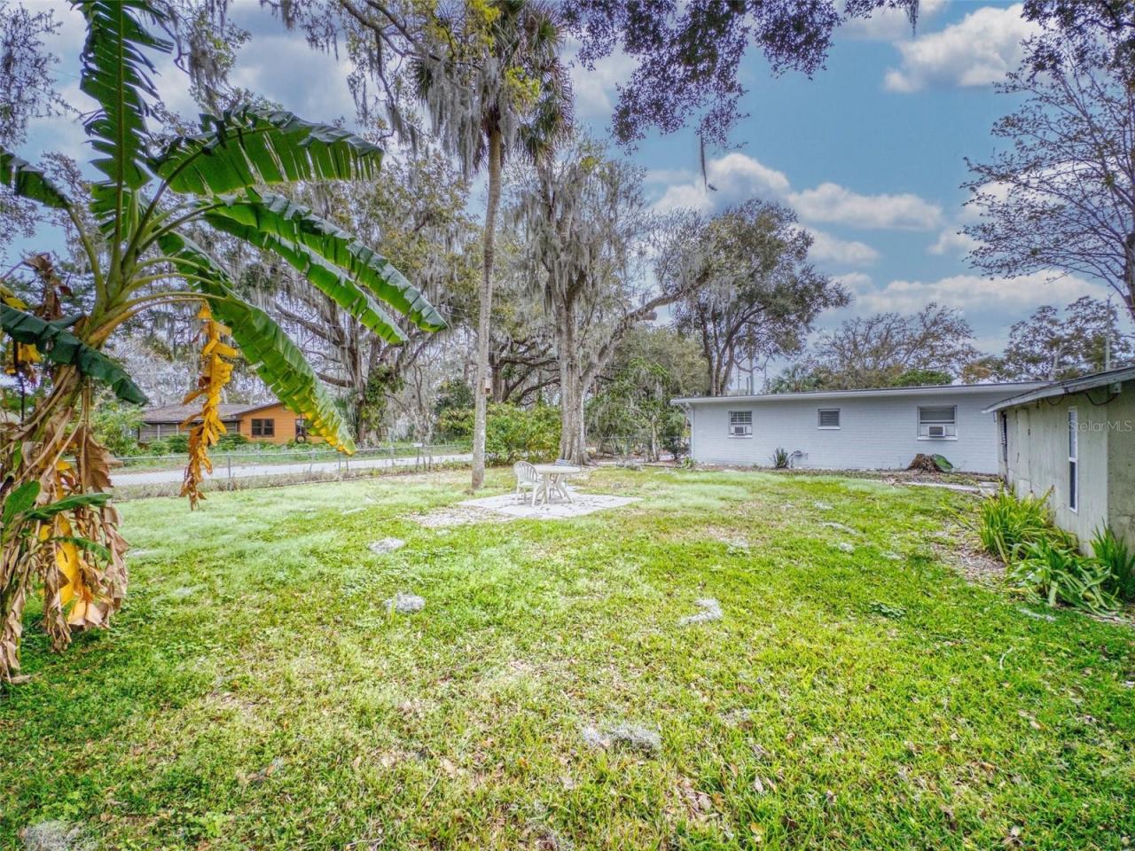 Photo 7 of 20: Side Yard