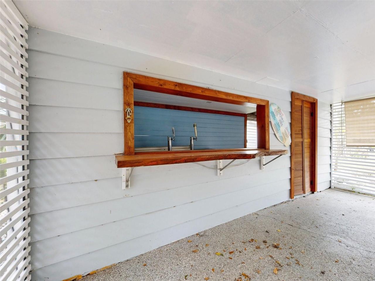 Photo 16 of 20: Carport
