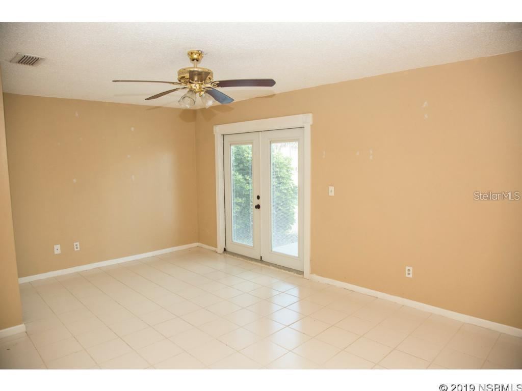 Photo 9 of 20: downstairs living room