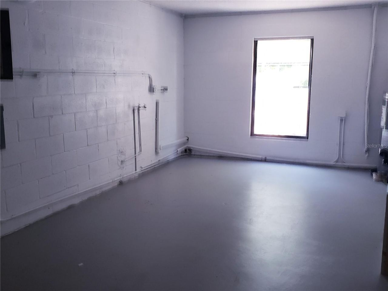 Photo 10 of 20: garage