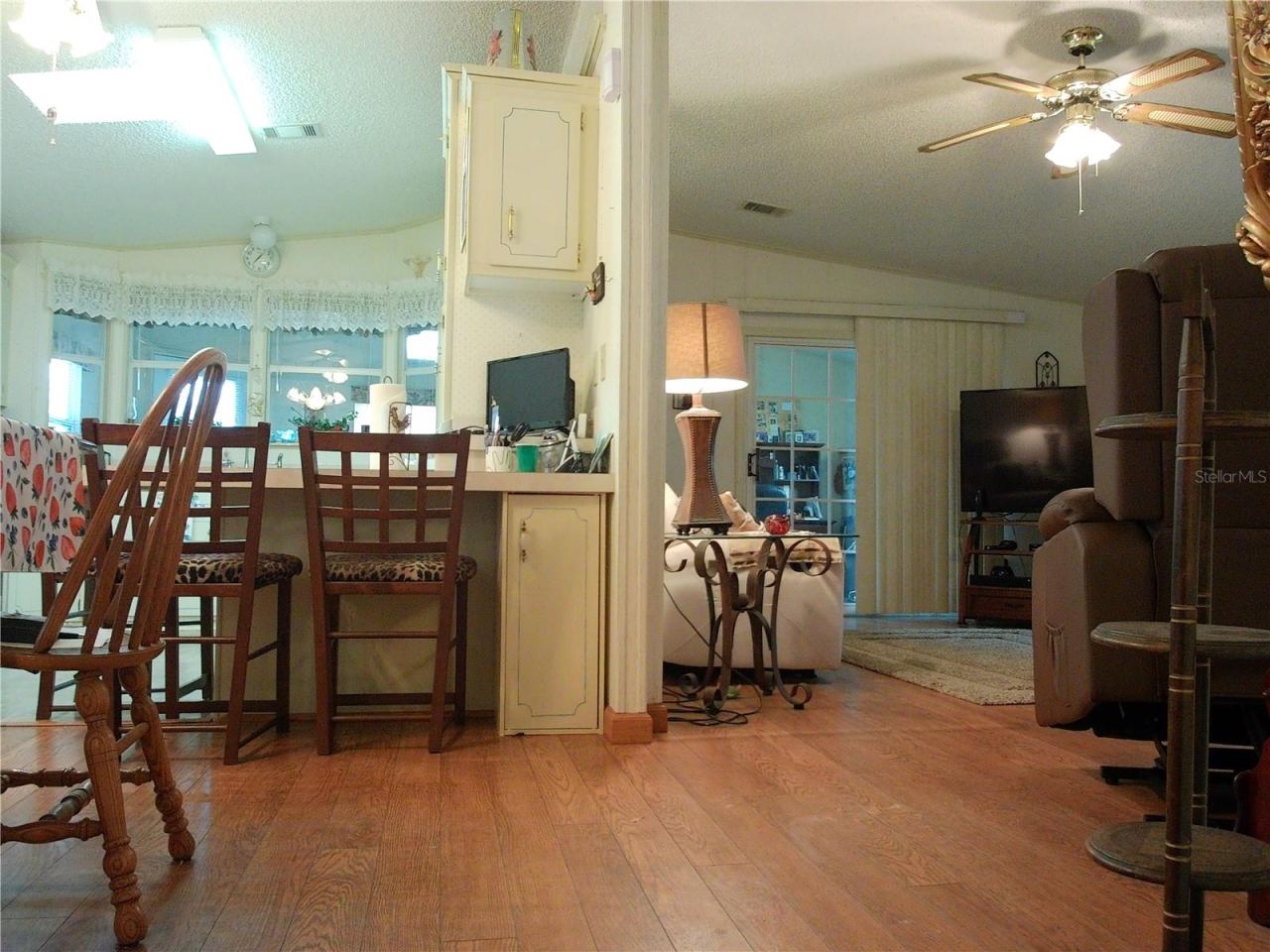 Photo 14 of 20: Open living-dining