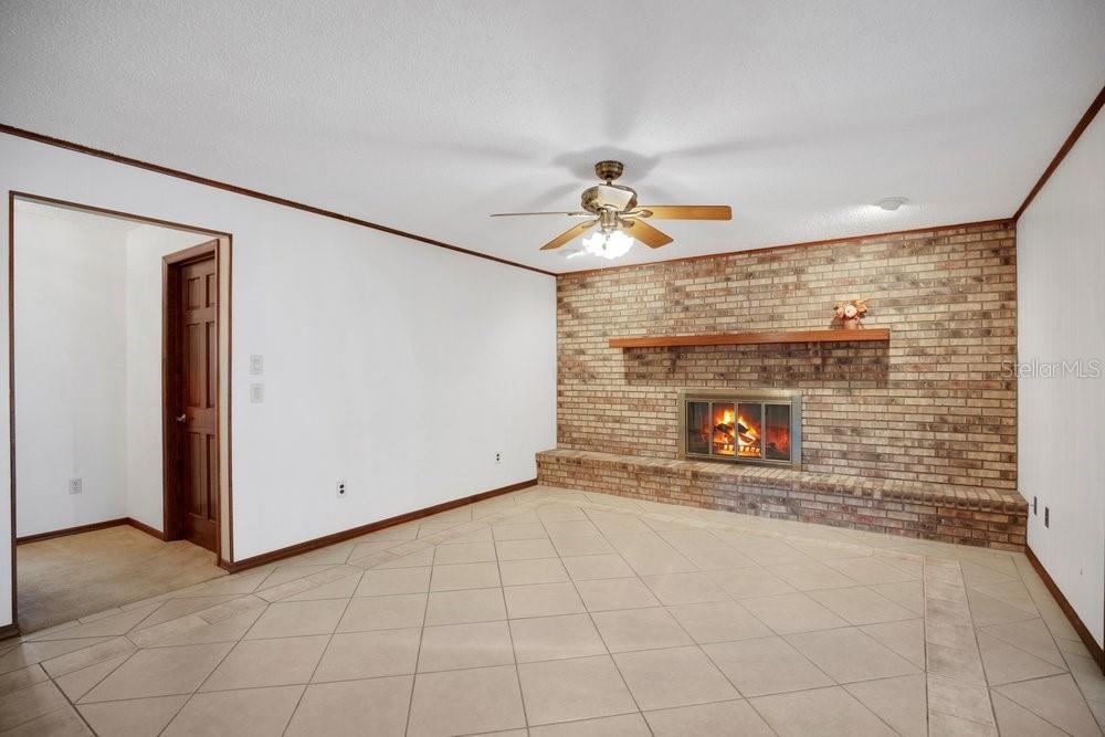 Photo 15 of 20: Family Room